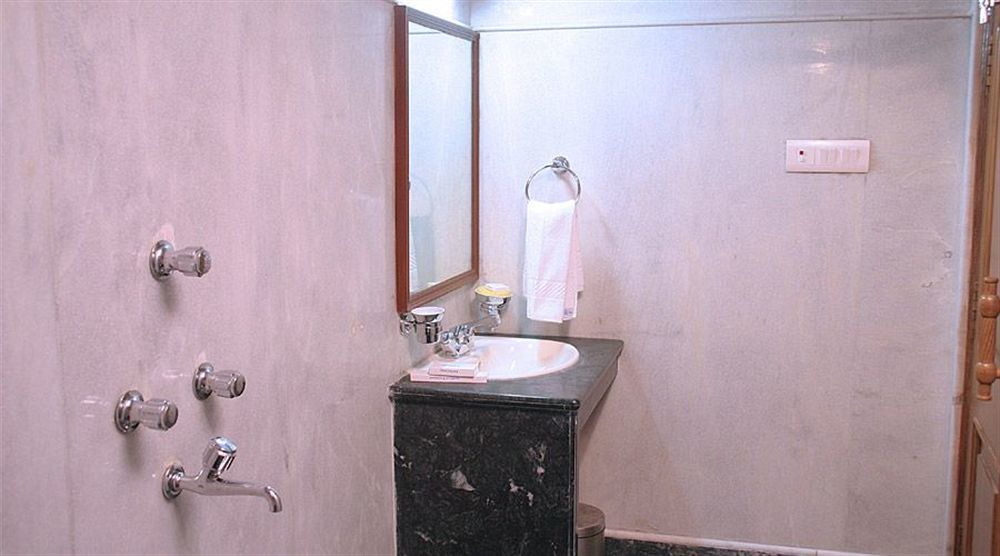 Fabhotel Panasia International Kolkata Luaran gambar